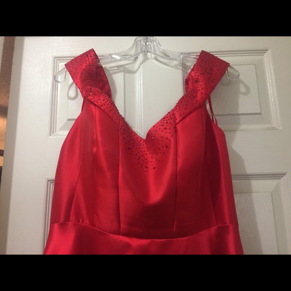 Red Prom Dress! - Picture 4 of 4